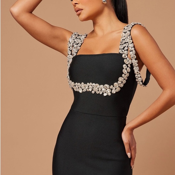 Gorgeous black gown with diamonds embellishing. - Picture 2 of 3